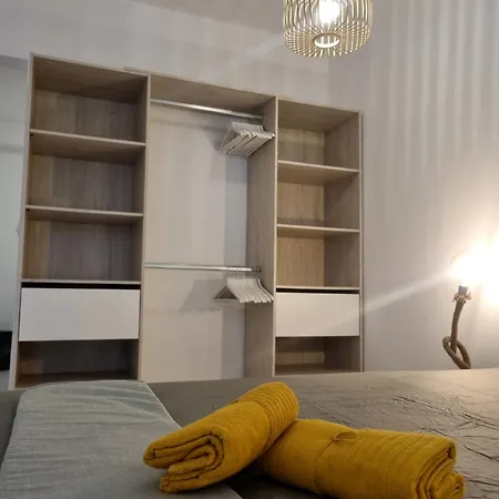 Apartmán Loft Les Cigales, Refait A Neuf A 5min De La Avec Parking - By Auraconciergerie